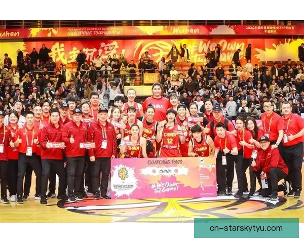 中国女篮锁定世界杯门票合影庆祝 中国女篮锁定世界杯门票合影庆祝